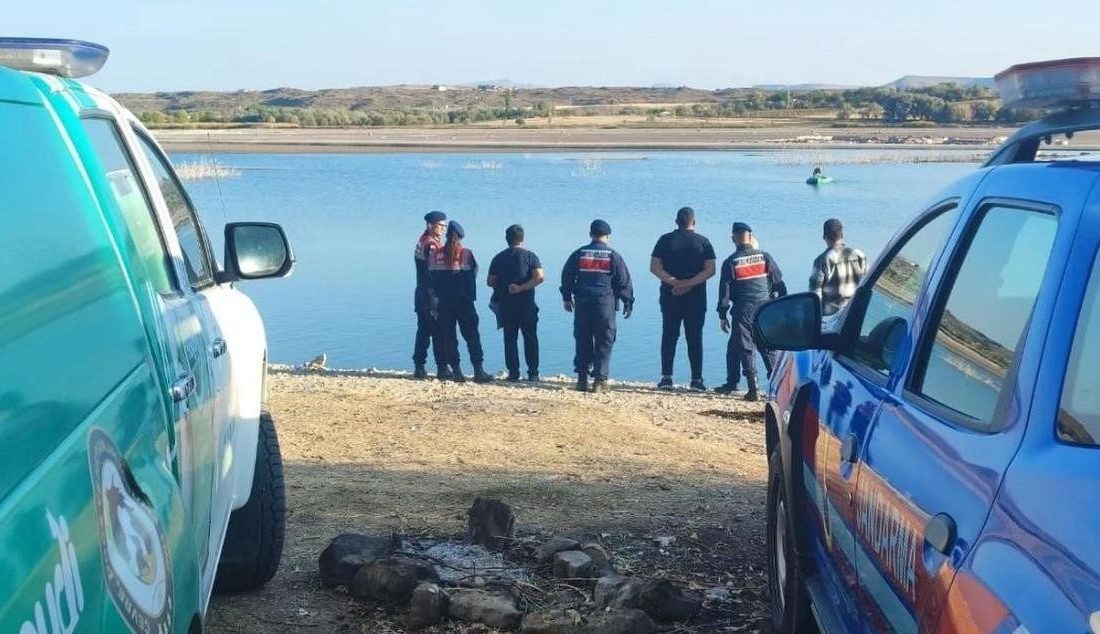 Kaçak avlanan 1 ton sazan balığı tekrar ırmağa bırakıldı Nevşehir’de kaçak kurulan 2 bin 500 metre uzunluğundaki ağa takılan