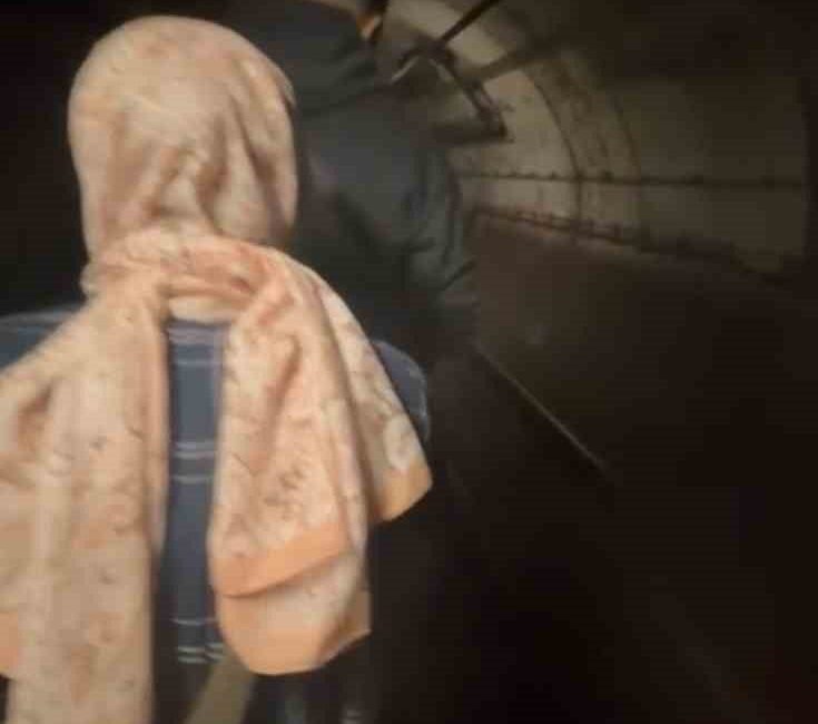 Kadıköy metrosunda intihar girişimi: Vatandaşlar raylarda yürüdü Kadıköy-Sabiha Gökçen Havalimanı metro hattında bir kişi intihar girişiminde bulundu.