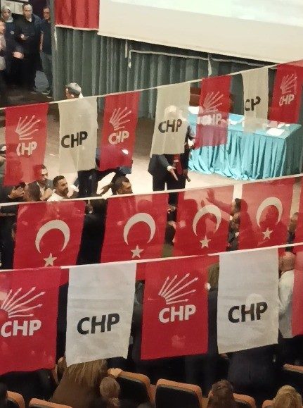 Kahramanmaraş’ta CHP kongresinde kavga Kahramanmaraş’ta Cumhuriyet Halk Partisi’nin (CHP) İl Kongresi’nde iki grup arasında