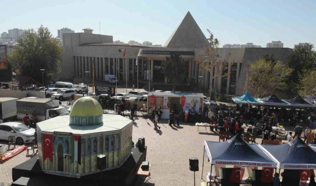Kahramanmaraş’ta Gazze yararına hayır çarşısı Kahramanmaraş’ta gelirlerinin Gazzelilere bağışlanacağı hayır çarşısı kuruldu. Kahramanmaraş Necip Fazıl