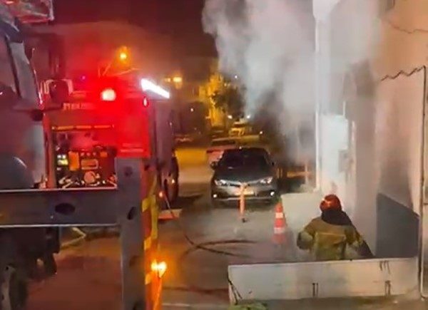 Kaldığı apartmanı 3 gün üst üste yaktı Bursa’nın Mudanya ilçesi Güzelyalı Mahallesi’nde uyuşturucu kullandığı ve sattığı iddia