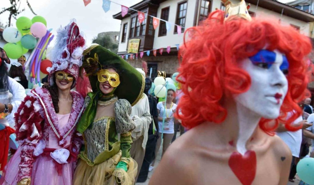 Antalya Muratpaşa Belediyesi’nin kentin tarihi merkezi Kaleiçi’nde düzenlediği Uluslararası Kaleiçi