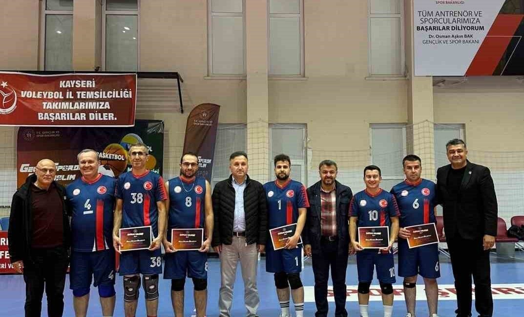 Kamuda voleybolun zirvesi belli oldu Kayseri’de renkli görüntülere sahne olan 3. Kamu Spor Oyunları Voleybol