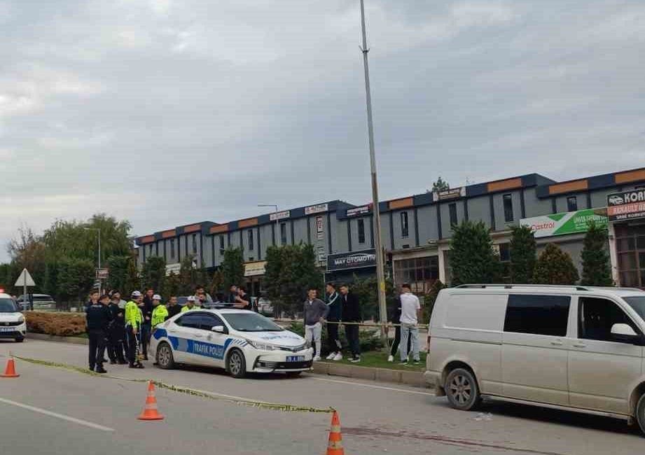 Karabük’ün Safranbolu ilçesinde kamyonete çarparak devrilen motosikletin sürücüsü, kaldırıldığı hastanede
