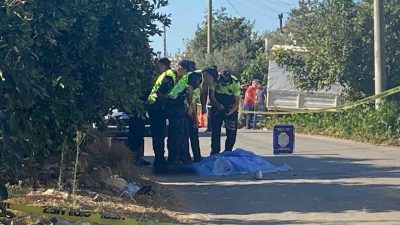 Antalya’nın Serik ilçesinde motosikletle kamyonun çarpıştığı kazada 20 yaşındaki motosiklet