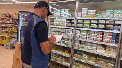 Karabük Belediyesi Zabıta Müdürlüğü ekipleri, kent genelindeki marketlerde fiyat, etiket