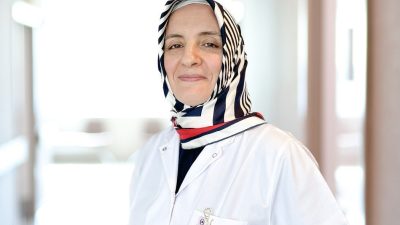 Karaciğer yağlanmasının genellikle belirti vermeden ilerlediğini belirten İç Hastalıkları Uzmanı