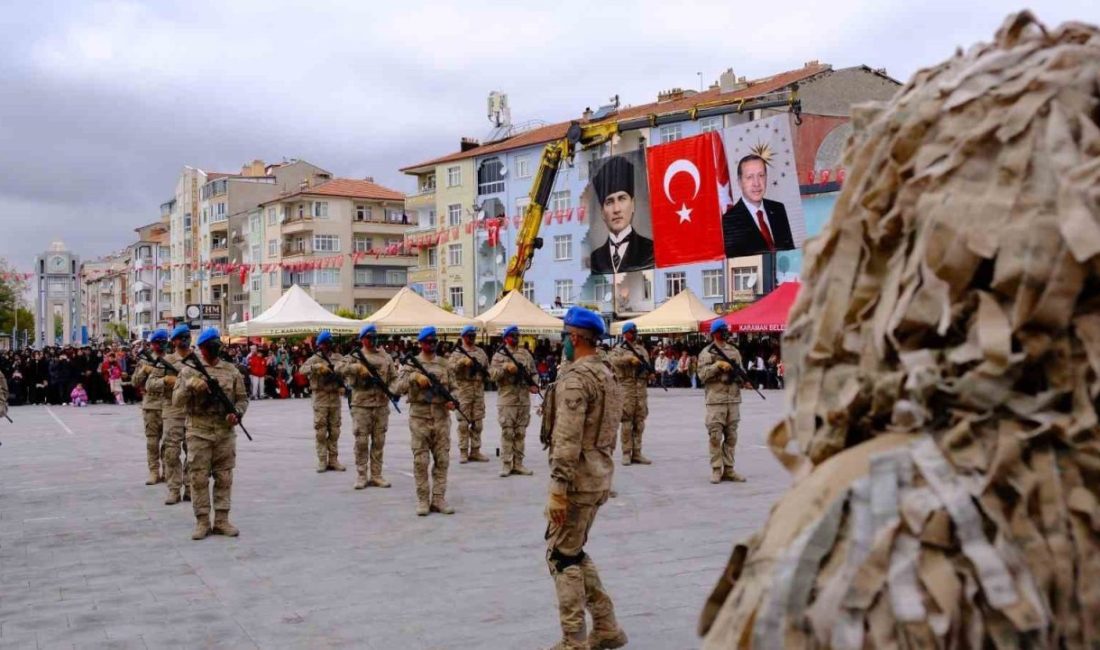 Karaman’da 29 Ekim Cumhuriyet Bayramı kutlamaları sabahleyin valilik makamındaki tebrikat