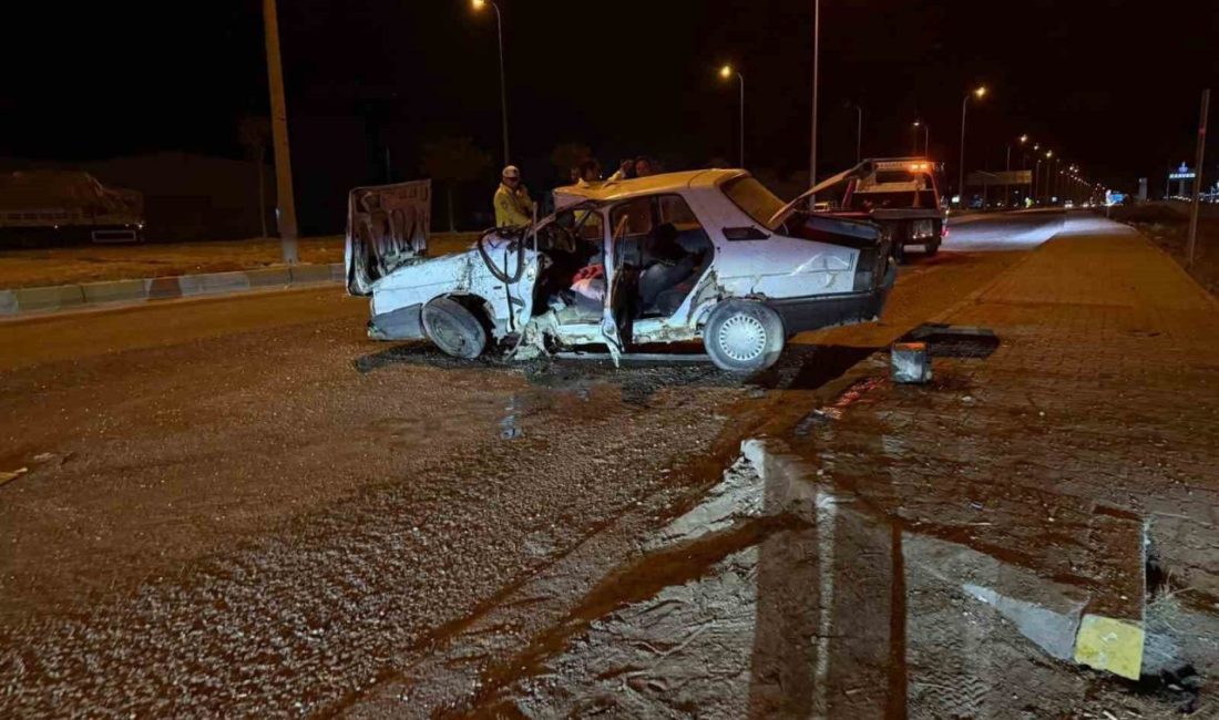Karapınar’da tır ile otomobil çarpıştı: 2 yaralı Konya’nın Karapınar ilçesinde, tır ile otomobilin çarpışması sonucu 2 kişi