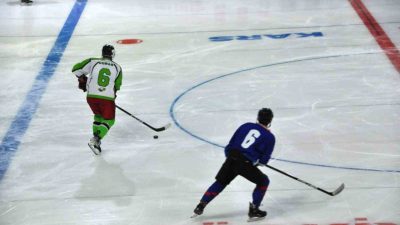 Kars’ta Olimpik Buz Sporları Salonu’nda buz hokeyi sezon açılışı maçı