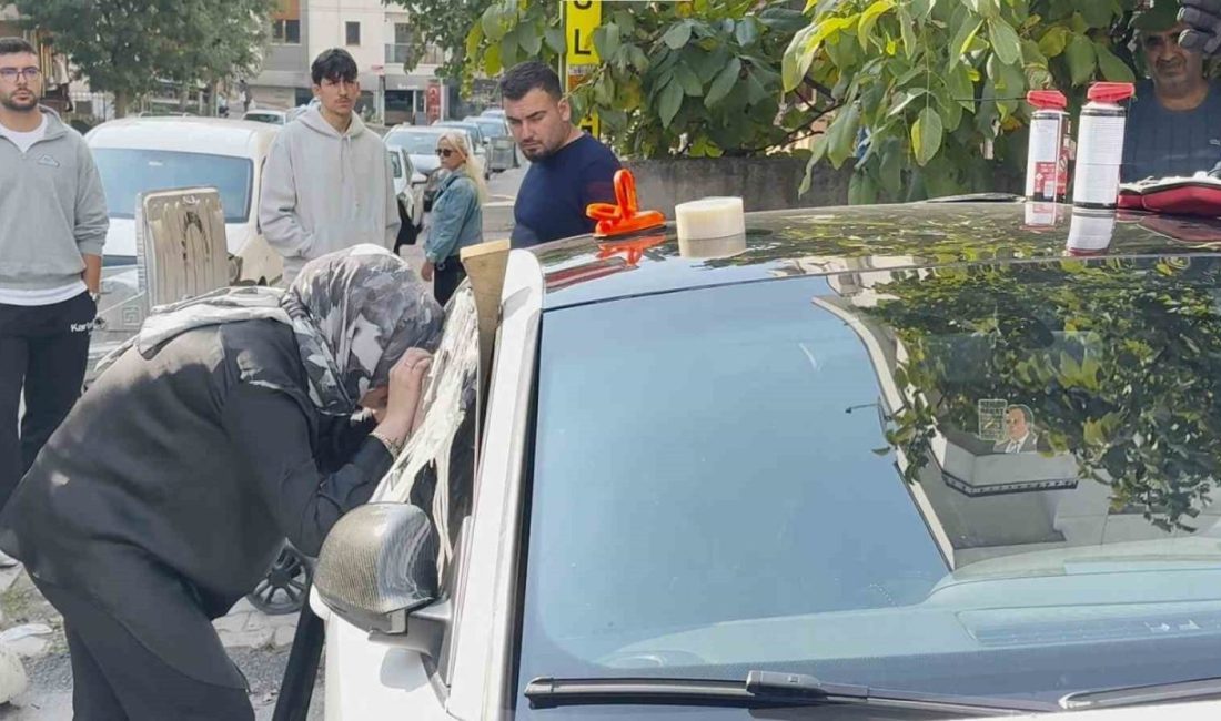 Kartal’da otomobilde kilitli kalan 2 yaşındaki çocuk cam kırılarak kurtarıldı İstanbul Kartal’da annesinin anahtarı araçta unutması sonucu otomobilde kilitli kalan