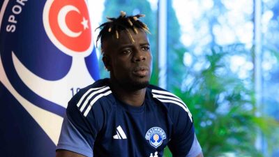 Kasımpaşa’nın Senegalli santrforu Pape Habib Gueye, Süper Lig’de Victor Osimhen,
