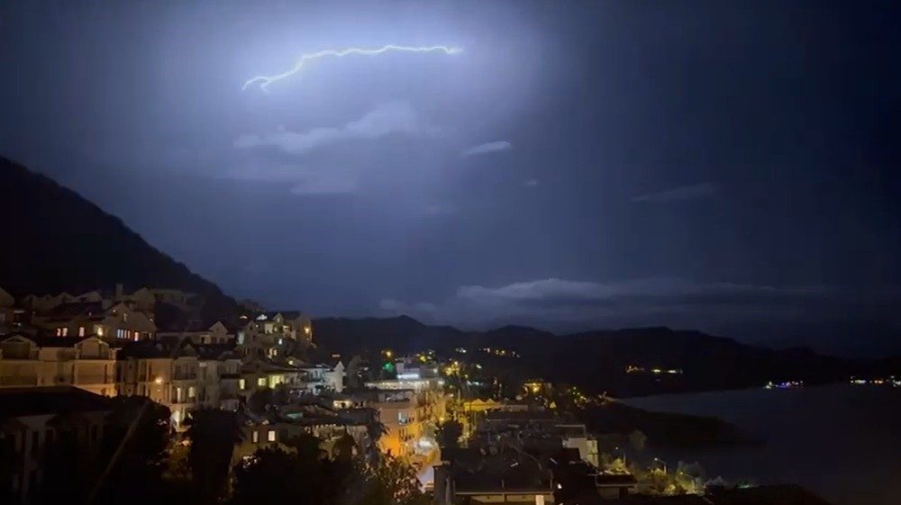 Meteoroloji Genel Müdürlüğü’nün Antalya çevresi için yaptığı kuvvetli yağış ve