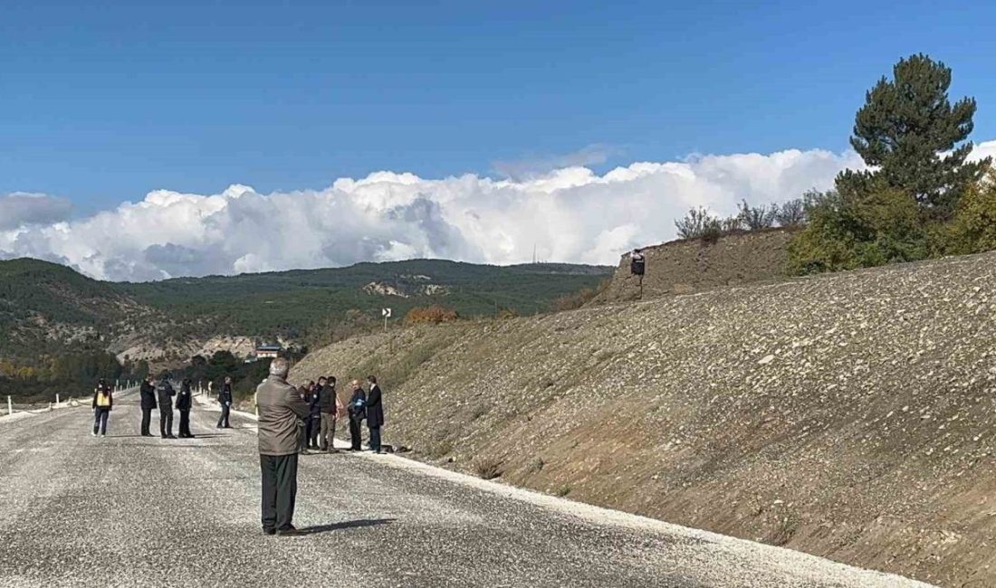 Kastamonu’da aracın çarptığı vatandaşın cenazesi yol kenarında bulundu Kastamonu’nun İhsangazi ilçesinde, aracın çarptığı tespit edilen bir vatandaş yol