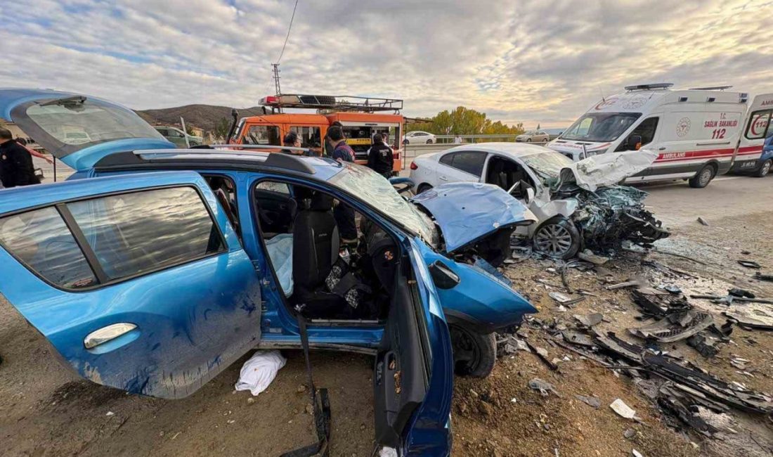 Kastamonu’nun Taşköprü ilçesinde iki otomobilin çarpışması neticesinde meydana gelen kazada