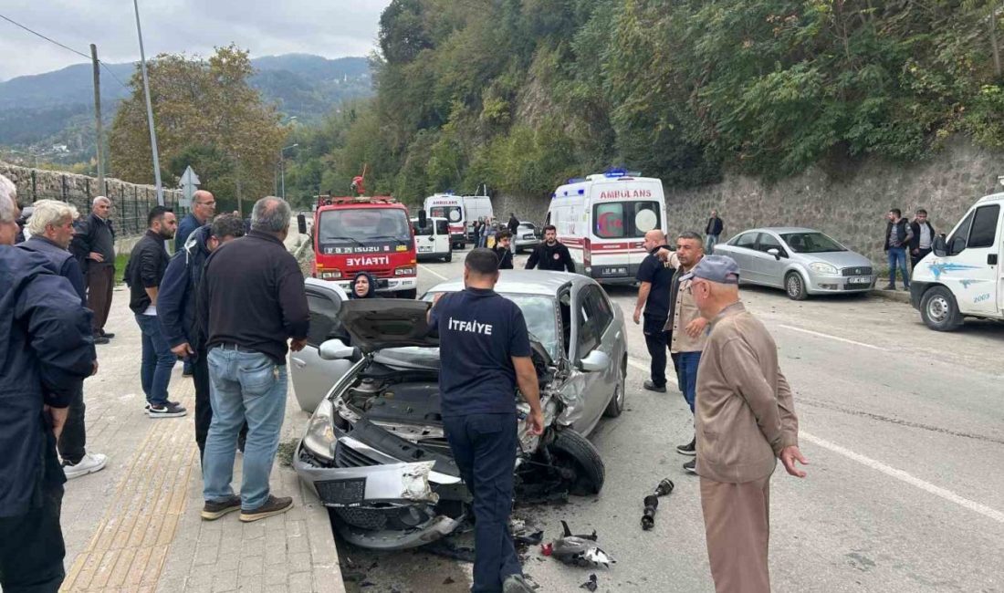 Kastamonu’da iki otomobil çarpıştı: 4 yaralı Kastamonu’nun İnebolu ilçesinde iki otomobilin çarpışması neticesinde 4 kişi yaralandı.