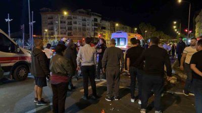 Antalya’nın Gazipaşa ilçesinde kavşakta otomobille pikabın çarpıştığı kazada, otomobilde bulunan