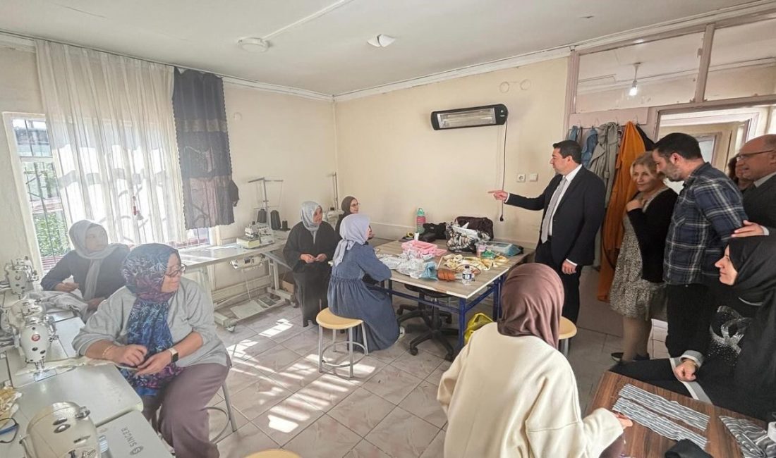 Kaymakam Evlice’den Halk Eğitimi Merkezi’ne ziyaret Havran Kaymakamı Muhammed Evlice, İlçe Millî Eğitim Müdürü Hüseyin Aydemir