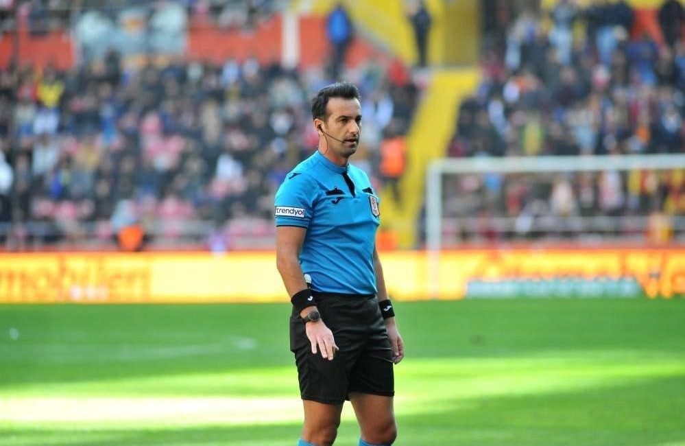 Kayserispor ile Kasımpaşa arasında oynanacak Süper Lig maçını hakem Kadir