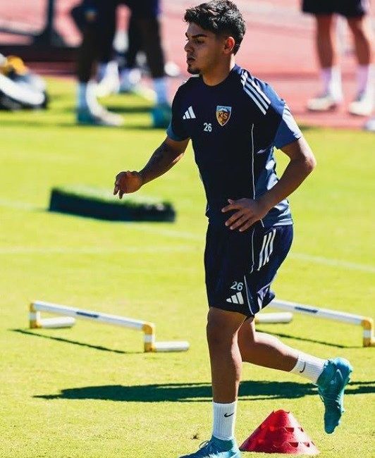 Kayserispor’un genç oyuncusu Burak Erkan A takıma yükseldi Kayserispor’un 2007 doğumlu oyuncu Burak Erkan, A takıma dahil oldu.