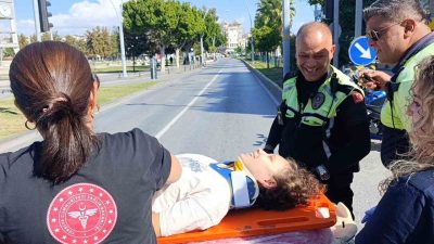 Antalya’nın Manavgat ilçesinde otomobil ile motosiklete çarpışması sonucu meydana gelen