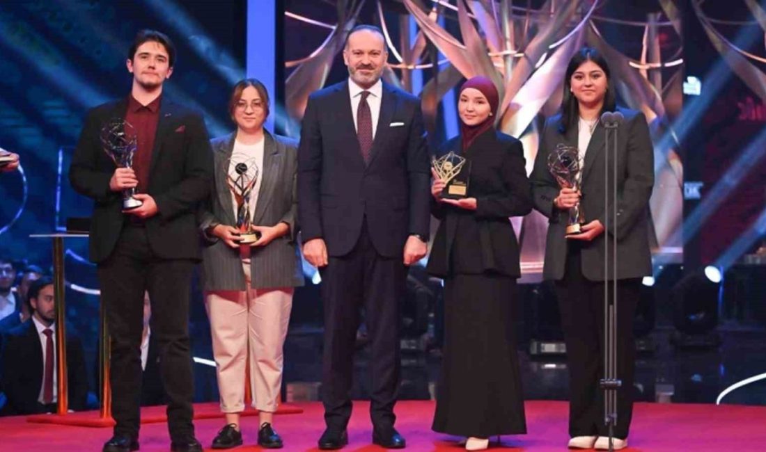 KBÜ öğrencilerinin belgeseli TRT geleceğin iletişimcileri yarışması’nda üçüncü oldu Karabük Üniversitesi öğrencileri, Zonguldaklı maden işçilerinin yaşamını konu alan “Gün