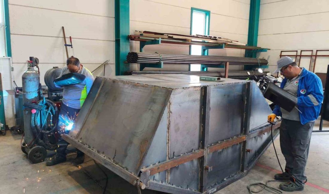 Kepez Belediyesi, Temizlik İşleri Müdürlüğü’ne bağlı Çöp Konteyner Üretim Atölyesi’nde;