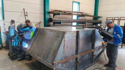 Kepez Belediyesi, Temizlik İşleri Müdürlüğü’ne bağlı Çöp Konteyner Üretim Atölyesi’nde;