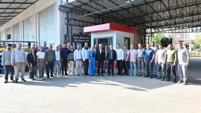 Kepez Belediye Başkanı Mesut Kocagöz, belediye atölyesinde üretilen ve dışarıdaki