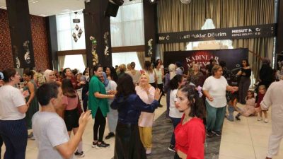 Kepez Belediyesi’nin kadınlara yönelik sosyal etkinlikler kapsamında düzenlediği “Kadınlar Matinesi”,