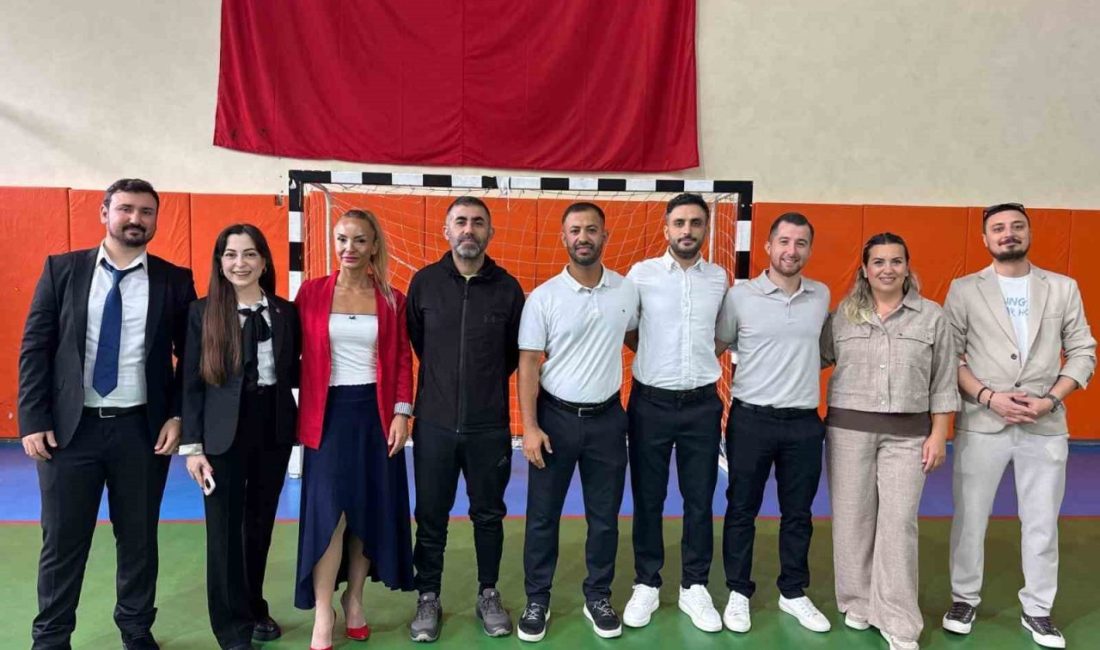 Kırkağaç’ta düzenlenen 29 Ekim Cumhuriyet Bayramı Artistik Cimnastik Turnuvası’nda 300’e