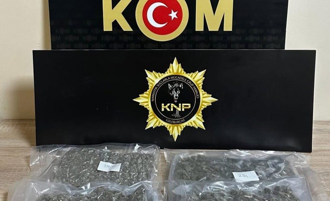 Kırklareli’nde 1 kilo 170 gram skunk ele geçirildi Kırklareli’nin Lüleburgaz ilçesinde durdurulan araçta 1 kilo 170 gram skunk