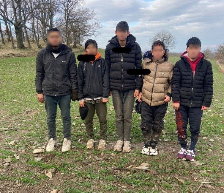 Kırklareli’nde jandarma ekiplerince yapılan çalışmada 5 kaçak göçmen yakalandı. Alınan