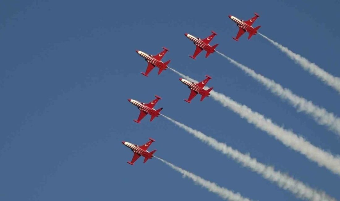 Türk Hava Kuvvetleri’nin dünyaca ünlü akrobasi timi Türk Yıldızları, Cumhuriyetin