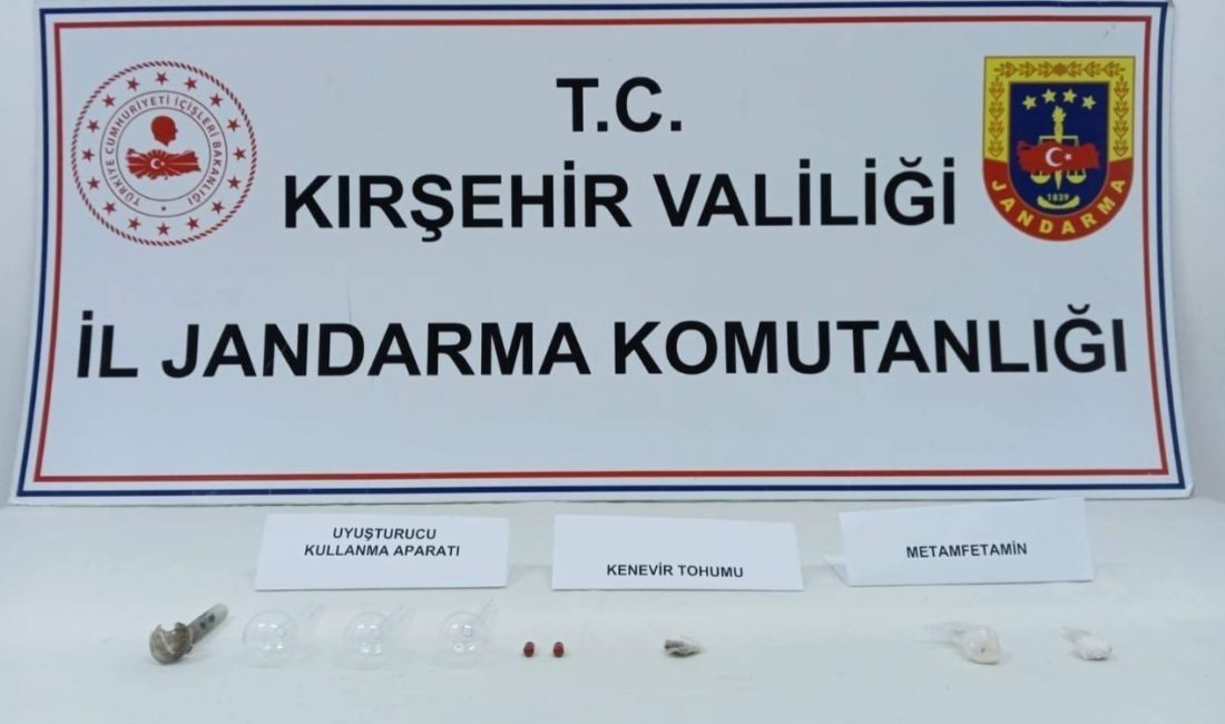 Kırşehir’de uyuşturucu Operasyonu: 3 gözaltı KIRŞEHİR(İHA)– Kırşehir’de jandarma ekipleri tarafından düzenlenen iki ayrı uyuşturucu operasyonunda