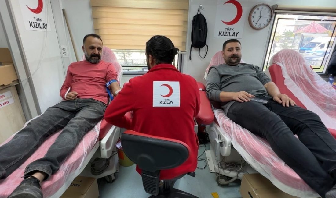 Van Kızılay Kan Bağış Merkezi ekipleri, Hakkari’nin Yüksekova ilçesinde kan