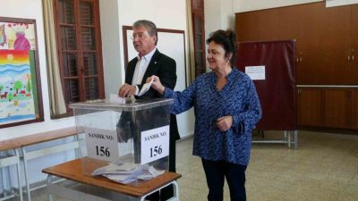 Kuzey Kıbrıs Türk Cumhuriyeti (KKTC) Başbakanı Ünal Üstel, eşi Zerrin