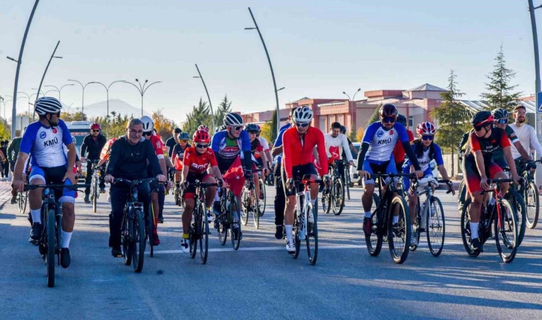 Karamanoğlu Mehmetbey Üniversitesi’nde (KMÜ) Cumhuriyet’in ilanının 102. yılı dolayısıyla “Bisikletini