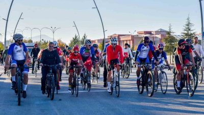 Karamanoğlu Mehmetbey Üniversitesi’nde (KMÜ) Cumhuriyet’in ilanının 102. yılı dolayısıyla “Bisikletini