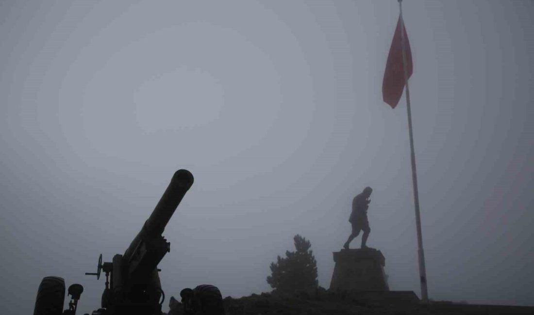 Büyük Taarruzun başladığı Afyonkarahisar Kocatepe’nin sisleri içerisindeki görüntüsü büyük beğeni