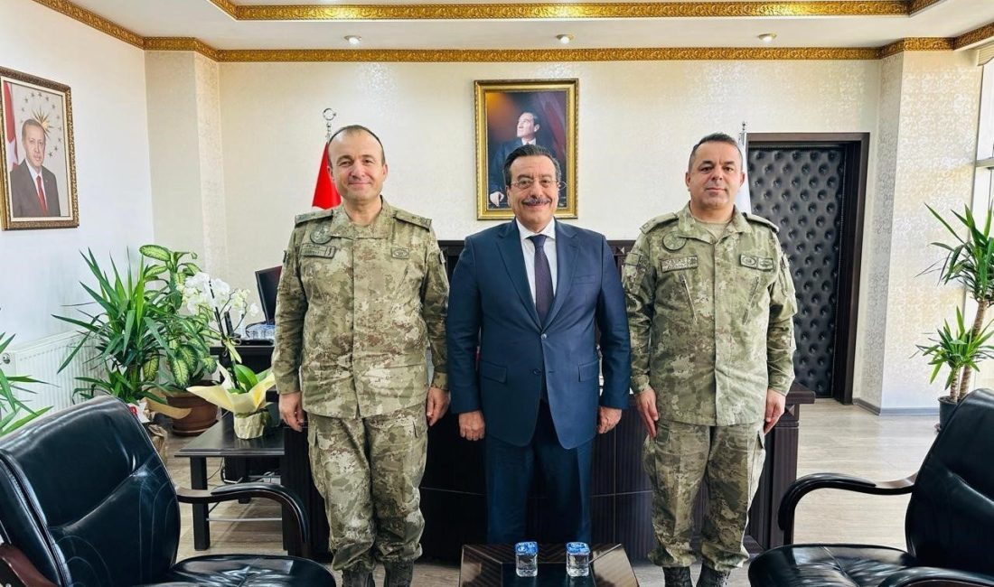 Komutanlardan Kaymakam Atilla’ya nezaket ziyareti 19. Komando Tugay Komutanı Tuğgeneral Ergün Fidan ve Burhaniye Garnizon