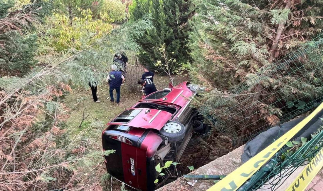 Bilecik’te seyir halinde kontrolden çıkan hafifi ticari araç bir evin