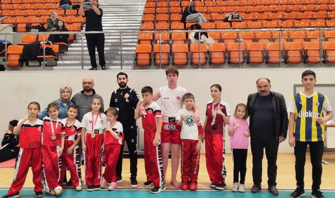 Darıca’da düzenlenen Türkiye Kick Boks Şampiyonası 29 Ekim Cumhuriyet Bayramı