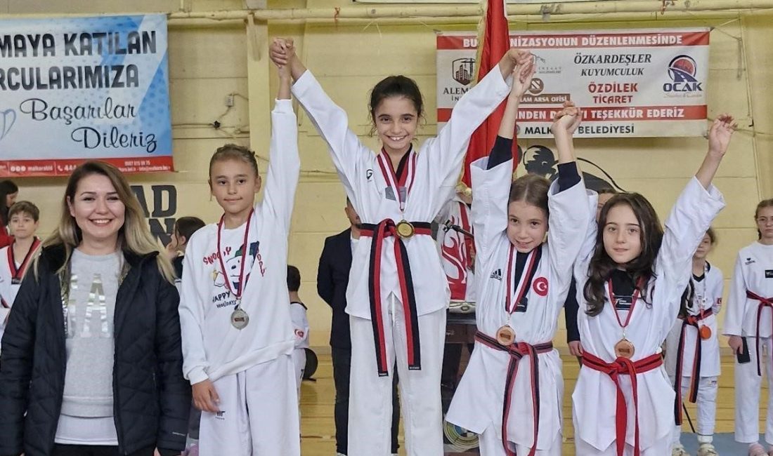 Körfez Gençlerbirliği Spor Kulübü sporcuları, Tekirdağ’da düzenlenen Tekvando Balkan Kupası