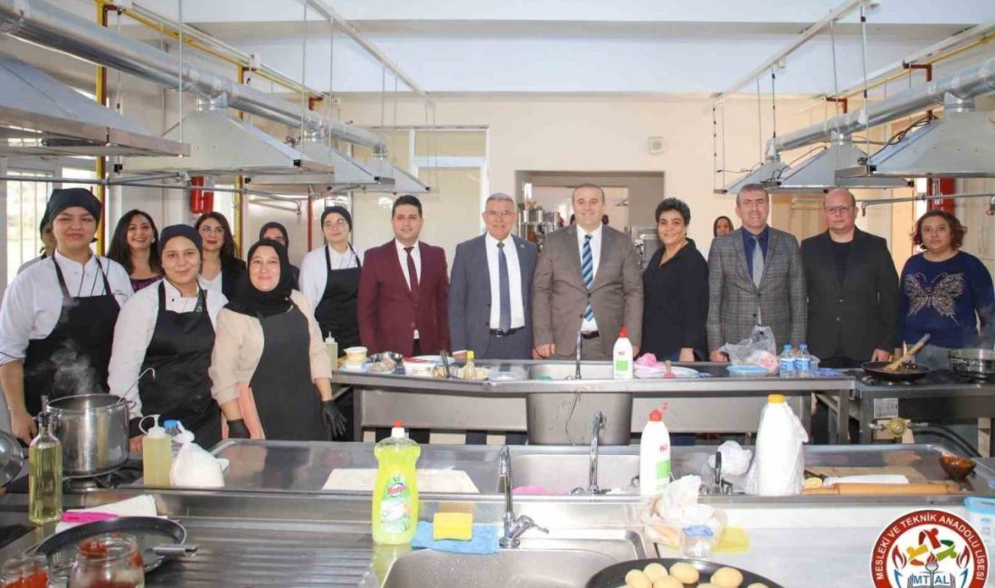 Köşk Mesleki ve Teknik Anadolu Lisesi’nde düzenlenen, aileler çocuklarıyla birlikte