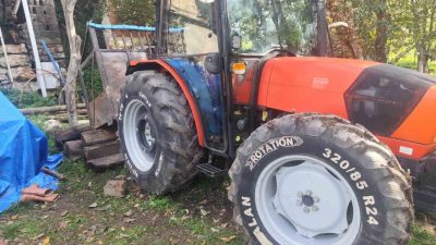 Kastamonu’nun İnebolu ilçesinde traktör ile arkasına bağlı olan kazan arasında