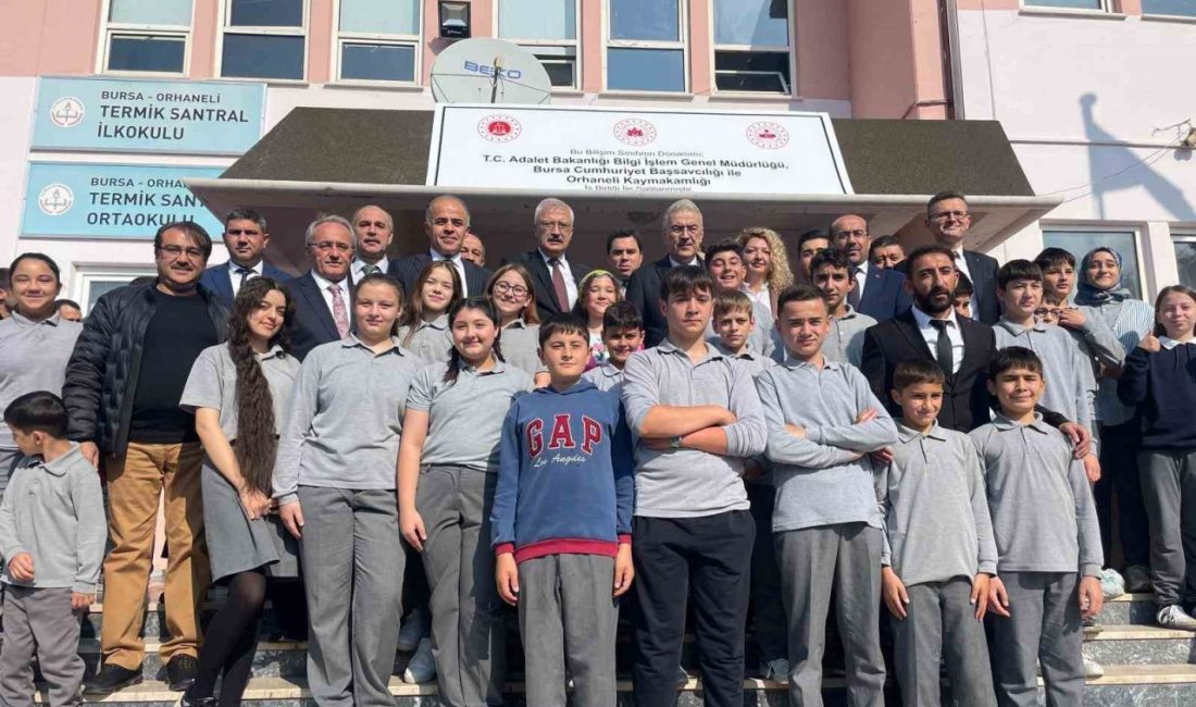 Köy okulu çocuklarının bilgisayar sevinci Bursa Cumhuriyet Başsavcılığı tarafından adliye envanterinde bulunan 15 bilgisayar ile