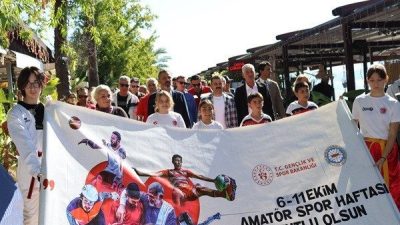 Muğla’nın Köyceğiz ilçesinde Amatör Spor Haftası kapsamında düzenlenen yürüyüş ve