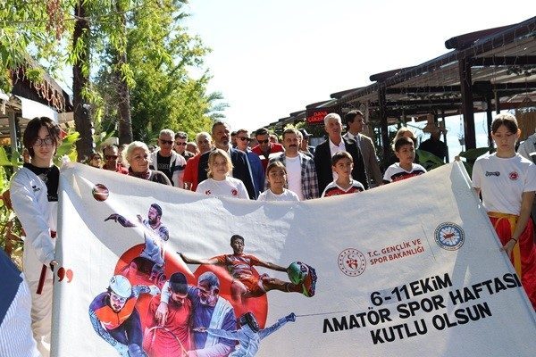 Muğla’nın Köyceğiz ilçesinde Amatör Spor Haftası kapsamında düzenlenen yürüyüş ve