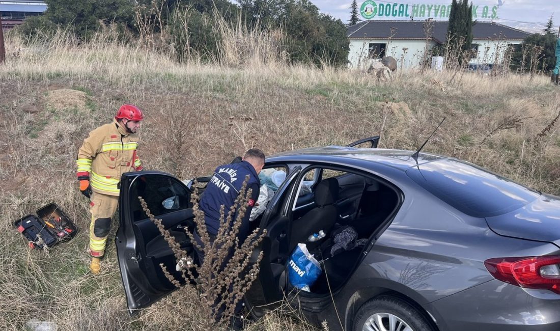 Manisa’nın Kula ilçesinde otomobil aynı yönde seyir halinde olan tıra